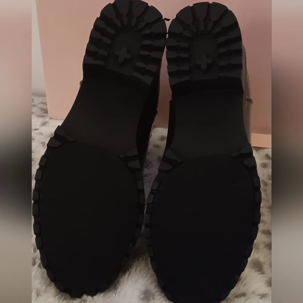 Juicy Couture One Up Chelsea Chunky Heel Burgundy Ankle Boots Women Size 7.5 - Picture 4 of 9